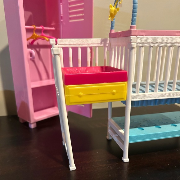 Colorful Barbie Dollhouse Furniture Set + bedroom closet hangars washing machine - Picture 10 of 10